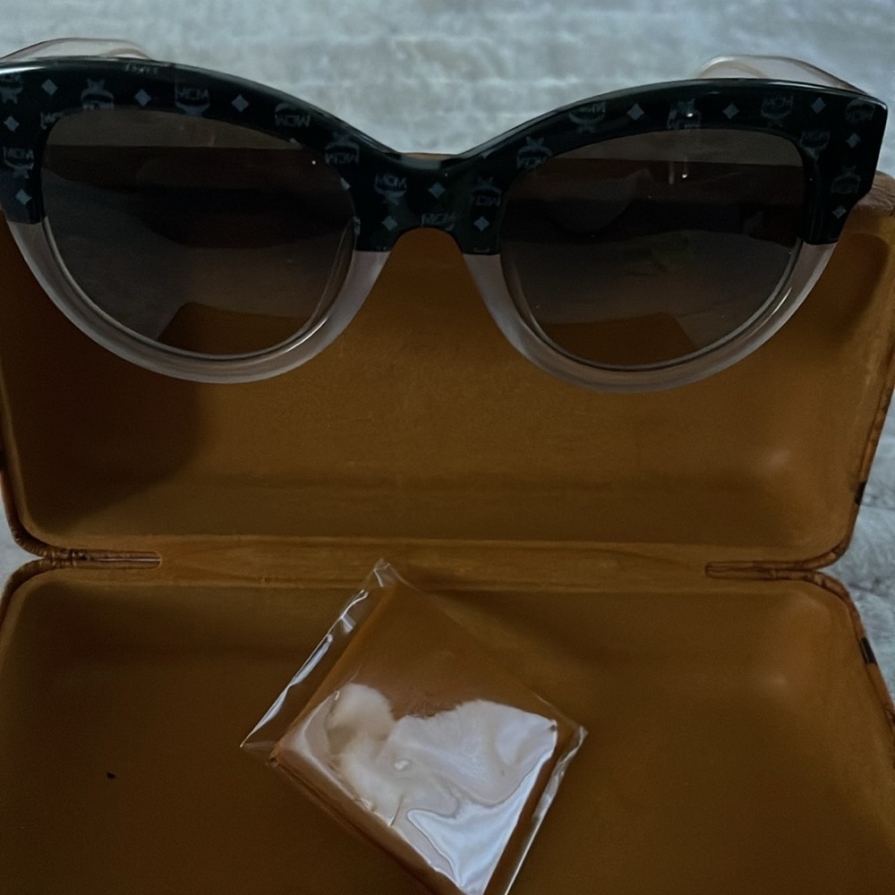 MCM sunglasses 🕶️ brand new with box excellent condition size 53 - Picture 2 of 11